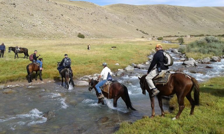 Horse riding Kyrgyzstan pferdreiten Kirgisistan paardrijden kirgizie